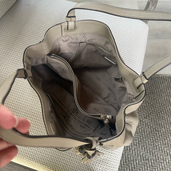 Tory Burch taupe purse 2 handles, leather, divided sections - Picture 5 of 6